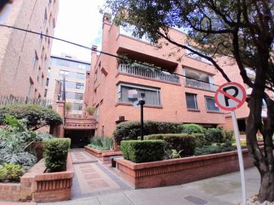 Apartamento En Arriendo En Bogotá El Chico APOS1999, 115 mt2, 3 habitaciones