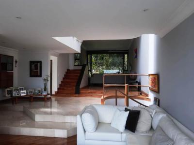 Apartamento En Arriendo En Bogota A30211, 440 mt2, 4 habitaciones