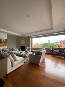 Apartamento En Arriendo En Bogota En La Cabrera A156576, 268 mt2, 3 habitaciones