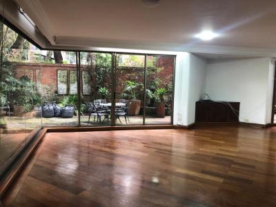 Apartamento En Arriendo En Bogota En Los Rosales A158385, 185 mt2, 3 habitaciones