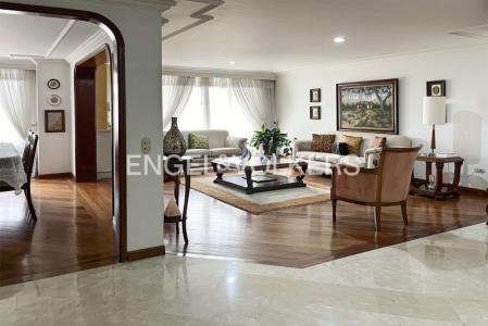 Apartamento En Arriendo En Bogota En San Patricio Usaquen A159494, 274 mt2, 4 habitaciones