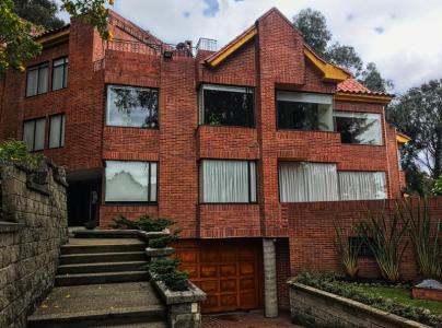 Apartamento En Arriendo En Bogota A160043, 300 mt2, 4 habitaciones