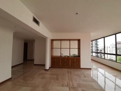 Apartamento En Arriendo En Cali En Normandia A134908, 225 mt2, 3 habitaciones