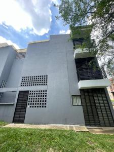 Apartamento En Arriendo En Cali En Valle Del Lili A136102, 95 mt2, 3 habitaciones