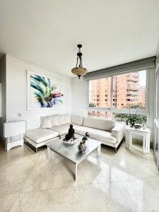 Apartamento En Arriendo En Cali En Bellavista A152698, 152 mt2, 3 habitaciones