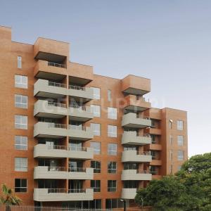 Apartamento En Arriendo En Cali En Cristales A157034, 206 mt2, 3 habitaciones