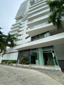 Apartamento En Arriendo En Cartagena A155615, 220 mt2, 3 habitaciones