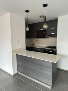 Apartamento En Arriendo En Envigado En El Esmeraldal A120144, 74 mt2, 2 habitaciones