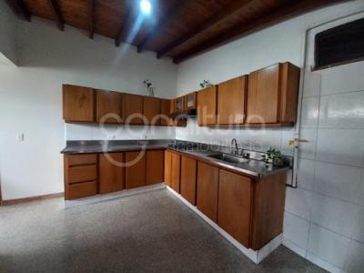 Arriendo De Apartamento En Medellin, 239 mt2, 4 habitaciones