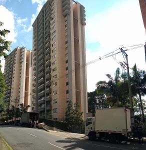 Apartamento En Arriendo En Medellin En El Poblado A132965, 78 mt2, 3 habitaciones