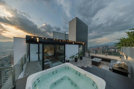 Apartamento En Arriendo En Medellin En El Poblado A156069, 250 mt2, 3 habitaciones