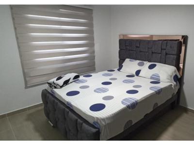 Se renta apartamento amoblado en Pinares, 62 mt2, 2 habitaciones