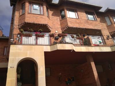 Casa En Arriendo En Bogota En Cerros De Suba (localidad De Suba) A53946, 296 mt2, 6 habitaciones