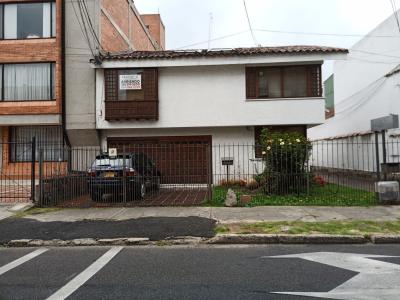 Casa En Arriendo En Bogota En Santa Paula Usaquen A55683, 256 mt2, 9 habitaciones