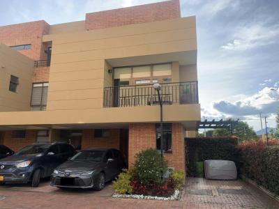 Casa En Arriendo En Bogota A77910, 179 mt2, 4 habitaciones