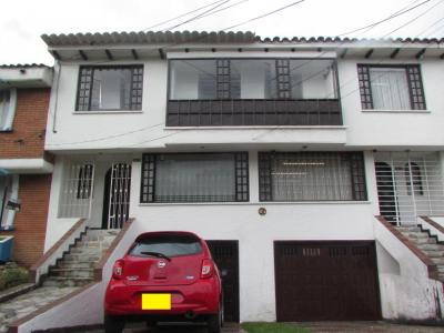 Casa En Arriendo En Bogota A8927, 350 mt2, 5 habitaciones