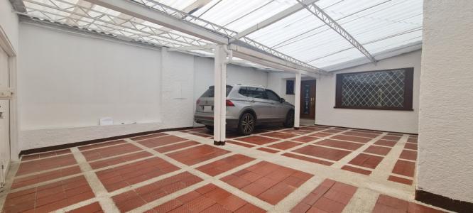 Casa En Arriendo En Bogota En Batan A129069, 400 mt2, 4 habitaciones