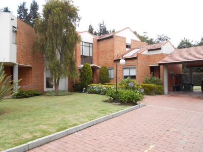 Casa En Arriendo En Bogota En Guaymaral A132899, 322 mt2, 4 habitaciones