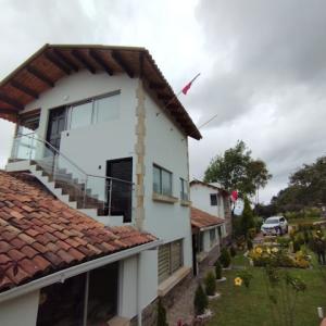 Arriendo De Casas En Bogota, 700 mt2, 7 habitaciones