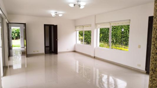 Casa En Arriendo En Cali En Pance A110885, 313 mt2, 6 habitaciones