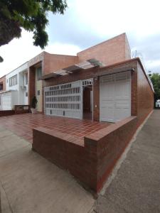 Casa En Arriendo En Cali En Urbanizacion San Joaquin A122593, 260 mt2, 4 habitaciones