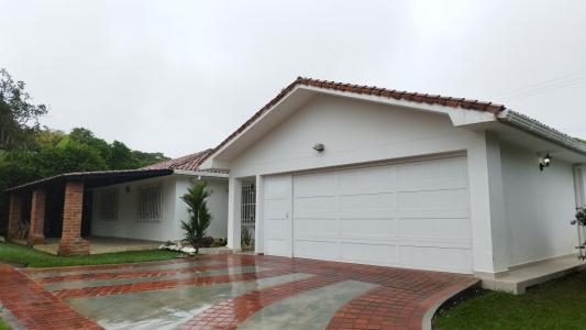 Casa En Arriendo En Cali En Pance A127578, 350 mt2, 4 habitaciones