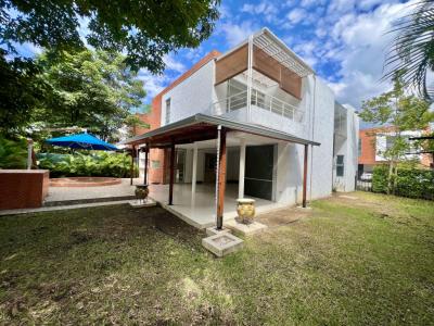 Casa En Arriendo En Cali En Pance A152842, 296 mt2, 3 habitaciones