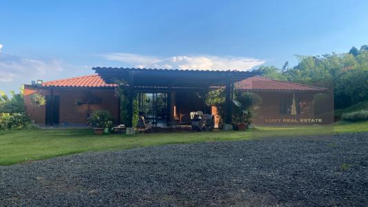 Casa Campestre En Arriendo En Cali En Dapa A46786, 350 mt2, 3 habitaciones