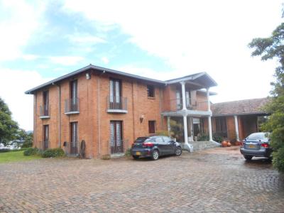 Casa Campestre En Arriendo En Chia A136661, 700 mt2, 4 habitaciones