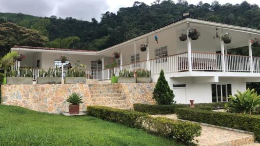 Casa Campestre En Arriendo En Pereira A93725, 2000 mt2