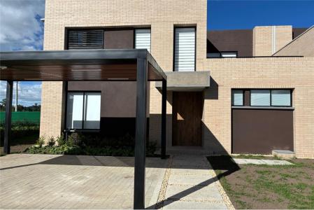 Casa En Arriendo En Chia En Vereda Samaria A143839, 184 mt2, 3 habitaciones