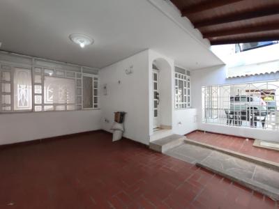 Casa En Arriendo En Cucuta En Av. Libertadores A86666, 175 mt2, 4 habitaciones