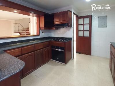 Casa En Arriendo En Envigado A115697, 230 mt2, 4 habitaciones