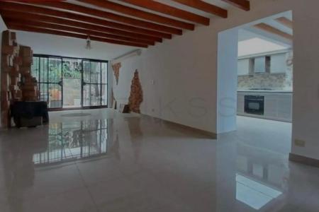 Casa En Arriendo En Envigado En La Inmaculada A119229, 233 mt2, 3 habitaciones