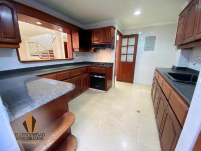 Casa En Arriendo En Envigado A155057, 230 mt2, 4 habitaciones