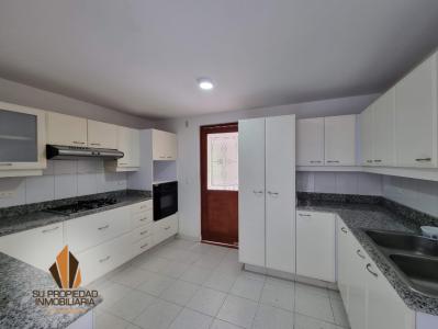 Casa En Arriendo En Envigado En El Esmeraldal A155267, 280 mt2, 3 habitaciones