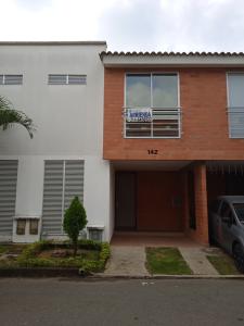 Casa En Arriendo En Jamundi En Alfaguara A160284, 106 mt2, 3 habitaciones