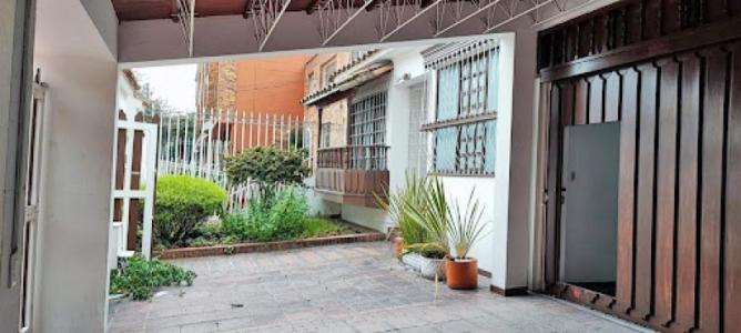 Casa Local En Arriendo En Bogota A71008, 370 mt2, 6 habitaciones