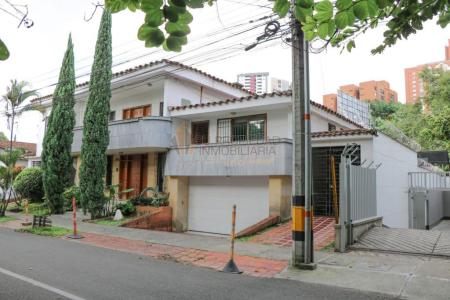 Casa En Arriendo En Medellin En Aguacatala A61974, 770 mt2, 8 habitaciones