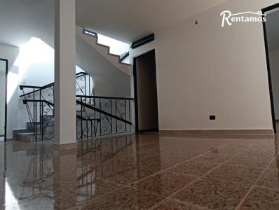 Casa En Arriendo En Medellin En Laureles A115678, 600 mt2, 5 habitaciones