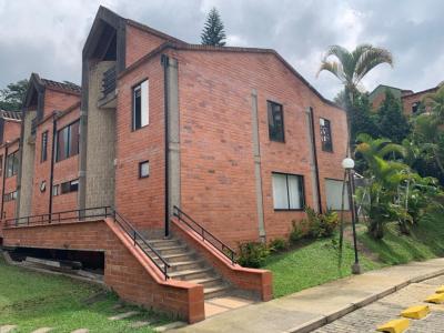 Casa En Arriendo En Medellin En El Poblado A151424, 450 mt2, 5 habitaciones