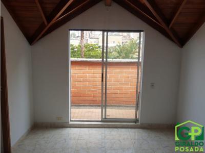 ARRIENDO CASA  DE TRES NIVELES EN EL POBLADO CASTROPOL, 131 mt2, 3 habitaciones