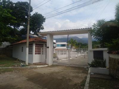 Casa En Arriendo En Melgar A13598, 331 mt2, 6 habitaciones