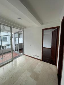 Casa En Arriendo/venta En Pereira Alamos AOYH1455, 300 mt2, 4 habitaciones
