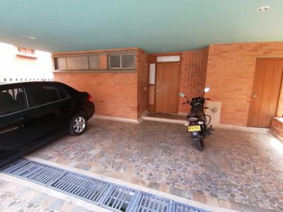 Casa En Arriendo En Sabaneta En Aves Maria A107957, 346 mt2, 4 habitaciones