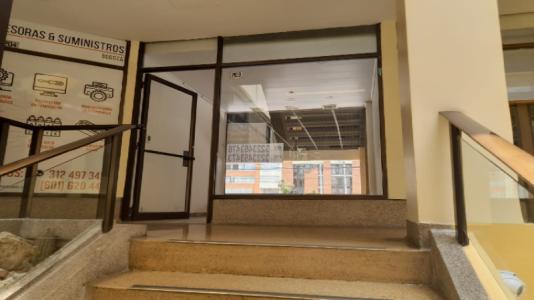 Local En Arriendo En Bogota En Santa Barbara A121103, 6 mt2