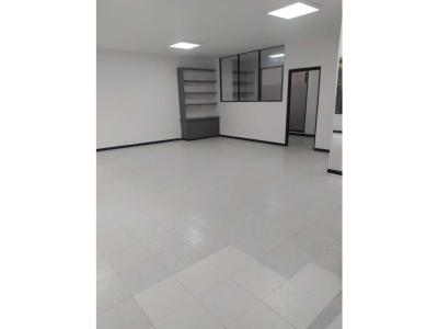 Arriendo amplia oficina sector centro plaza de bolivar , Pereira, 376 mt2, 8 habitaciones