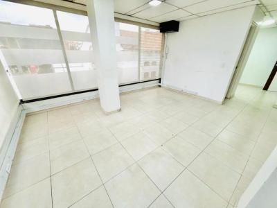 Oficina En Arriendo En Bogota En Santa Barbara Usaquen A113057, 32 mt2