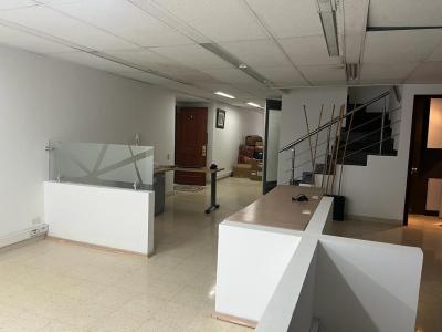 Oficina En Arriendo En Bogota En Antiguo Country A122108, 214 mt2, 1 habitaciones