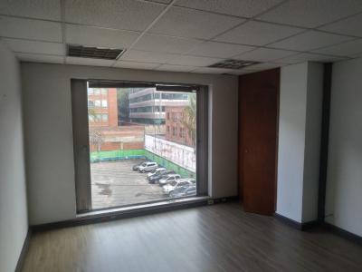 Oficina En Arriendo En Bogota A140378, 194 mt2